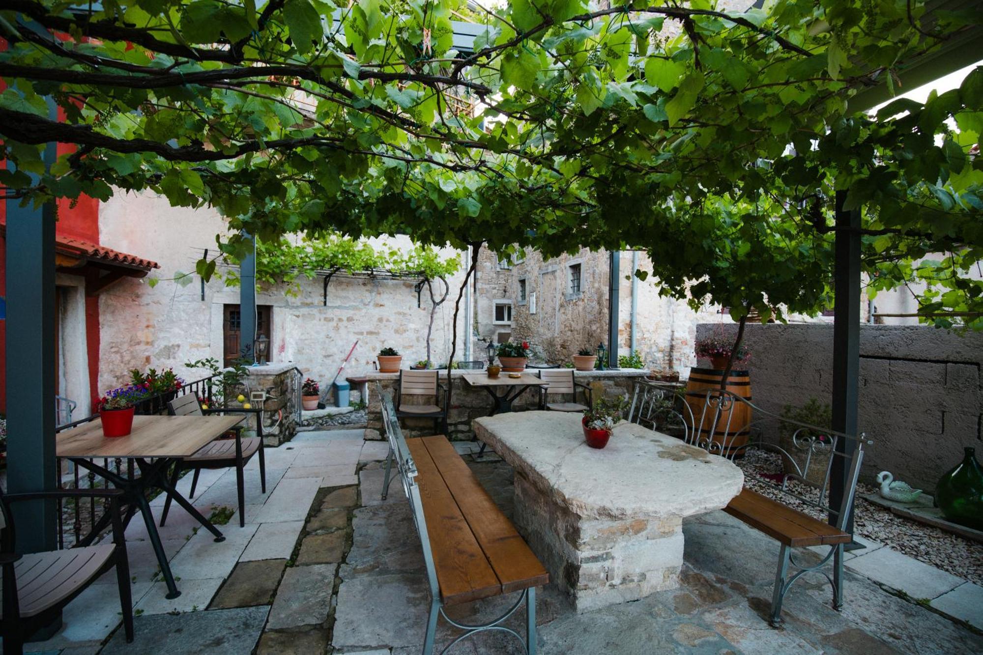 Guesthouse Villa Marija โมโตวุน ภายนอก รูปภาพ