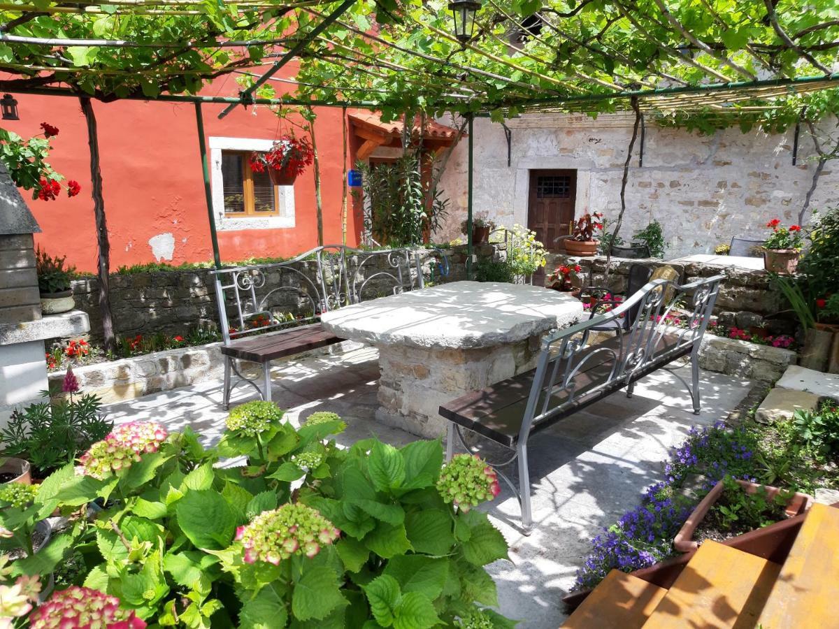 Guesthouse Villa Marija โมโตวุน ภายนอก รูปภาพ